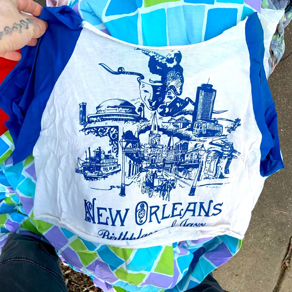 Sold) Vintage New Orleans crop top cut shirt